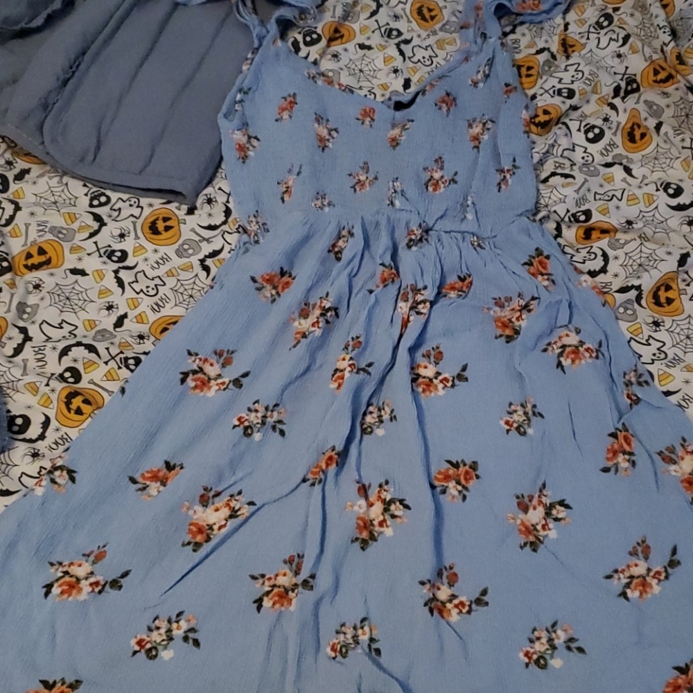 Dress. Ruched shoulders